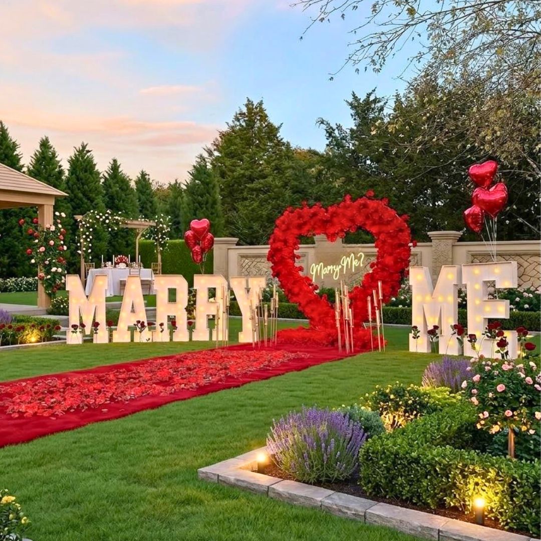Pedidas de mano en CDMX con decoración romántica y letras luminosas