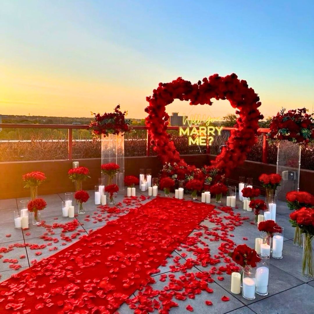 Pedidas de mano Ciudad de México con montaje romántico de velas y flores